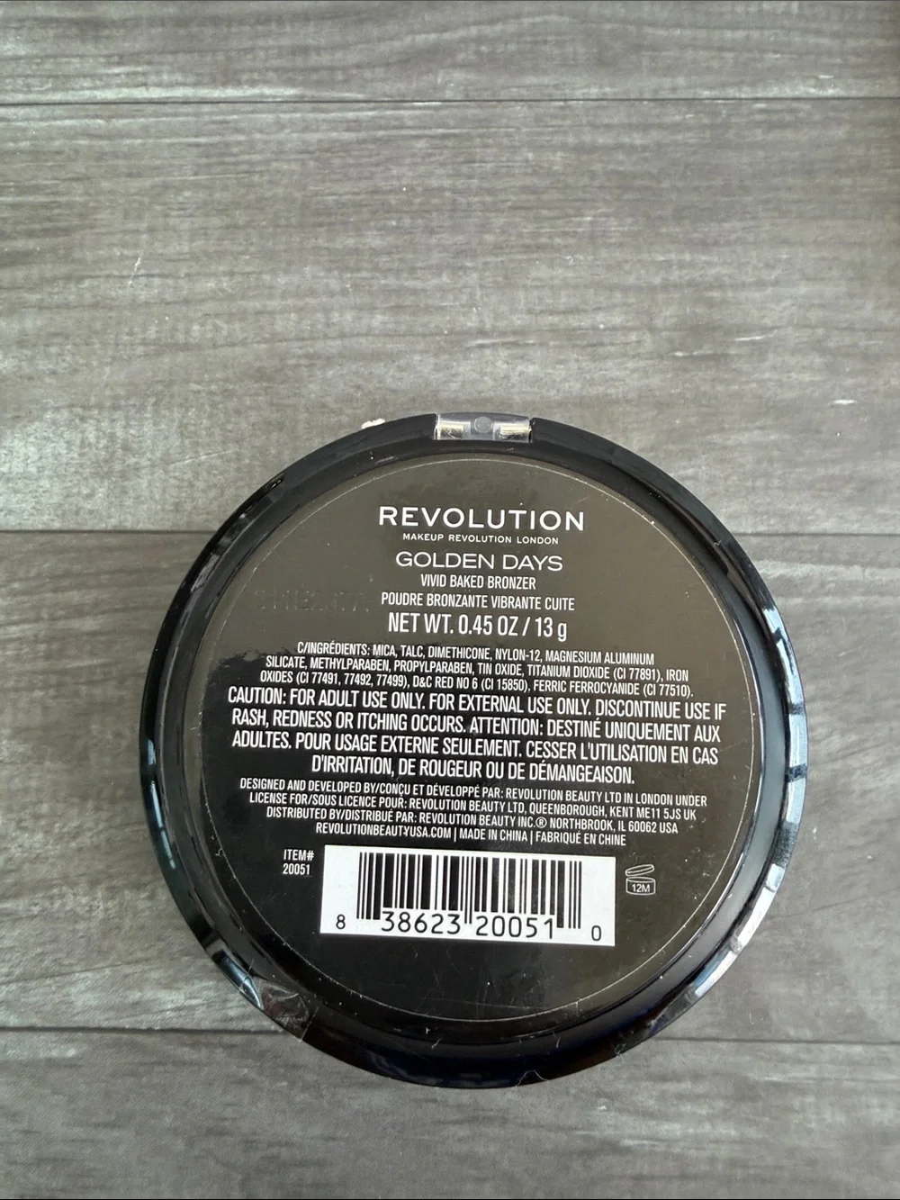 Makeup Revolution Vivid Baked Bronzer - Warm Bronze Shimmer